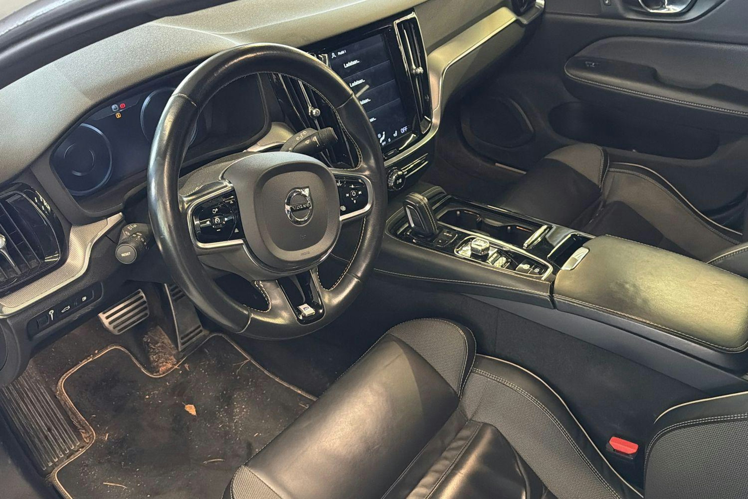 valkoinen Volvo V60 2020 kuva 3.