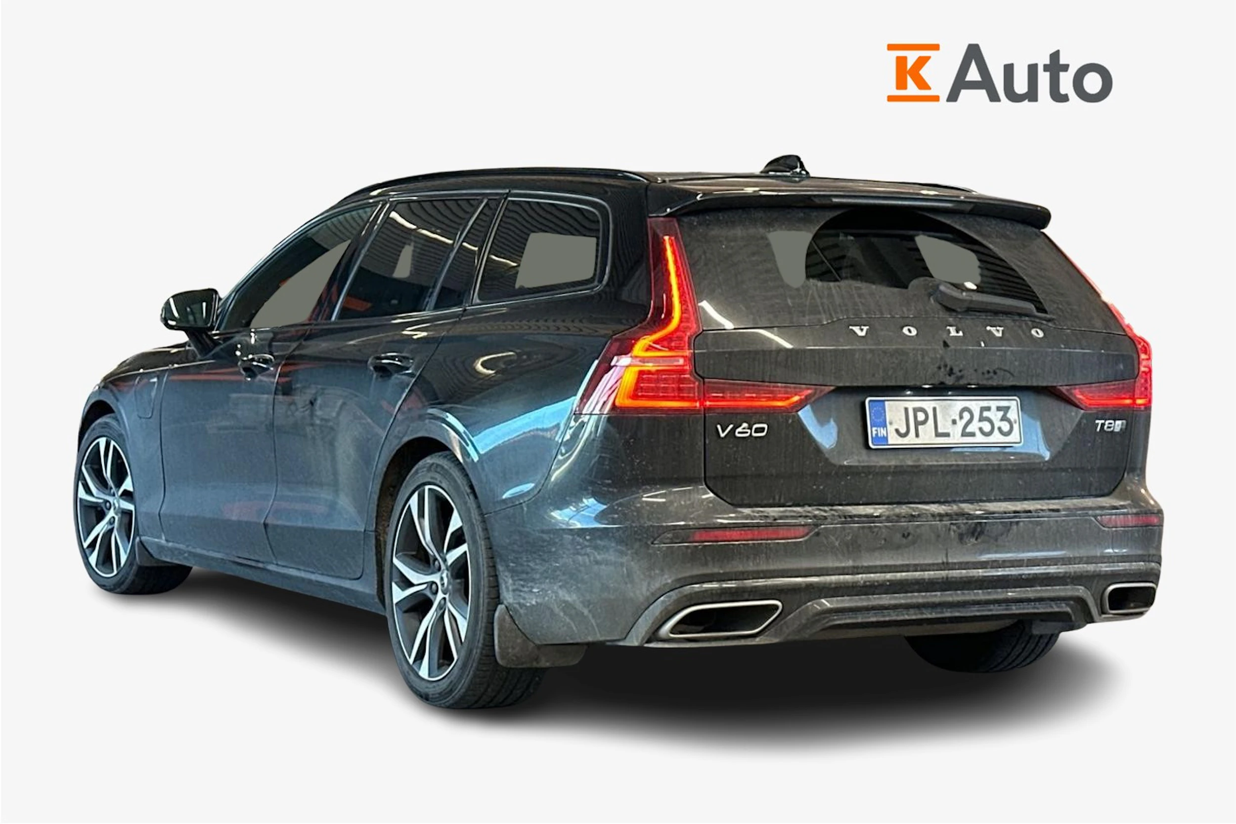 musta Volvo V60 2020 kuva 2.