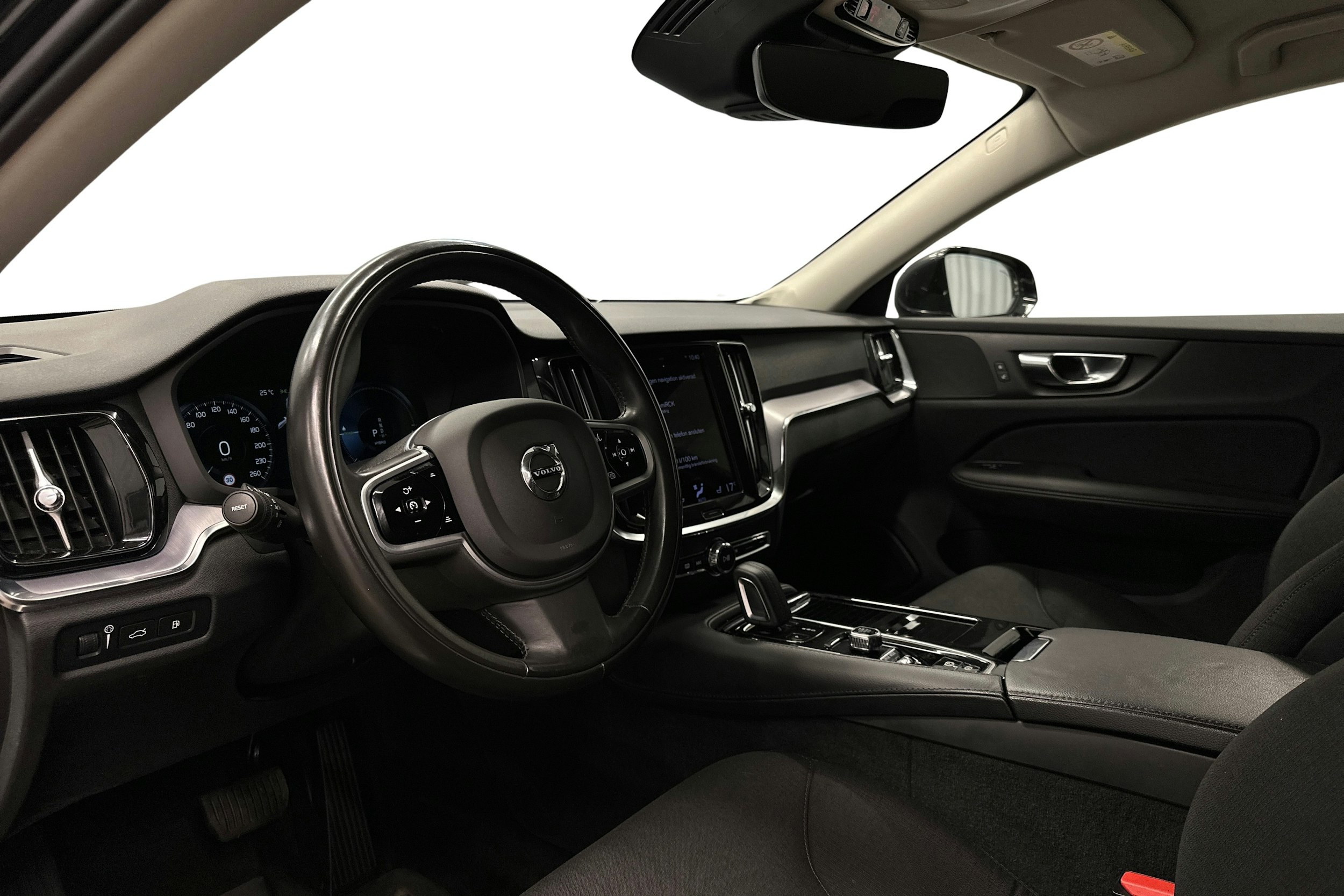 musta Volvo V60 2020 kuva 7.