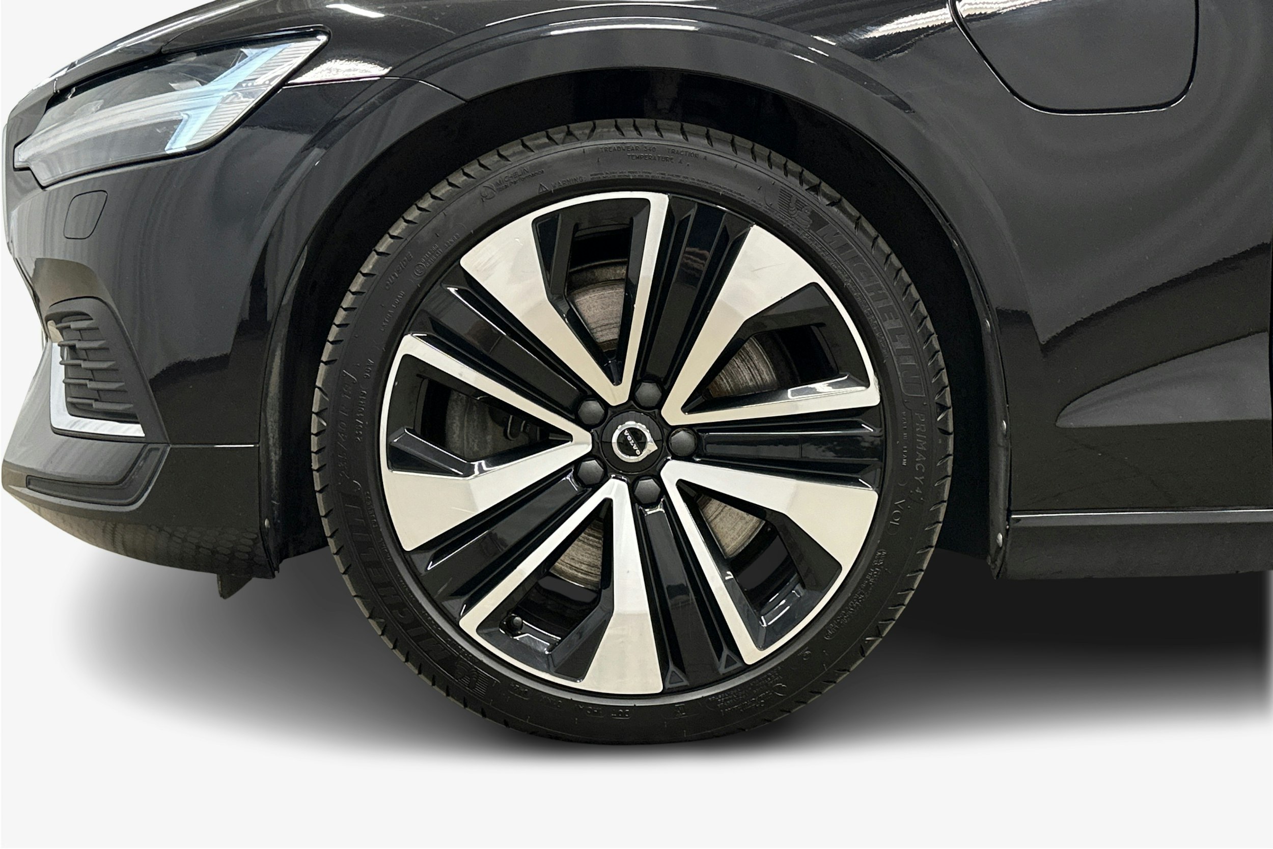 musta Volvo V60 2020 kuva 11.