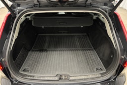 musta Volvo V60 2020 kuva 14.