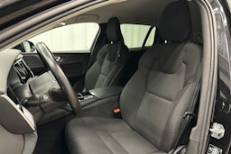 musta Volvo V60 2020 kuva 18.