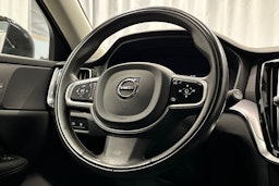 musta Volvo V60 2020 kuva 19.