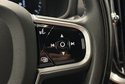 musta Volvo V60 2020 kuva 21.