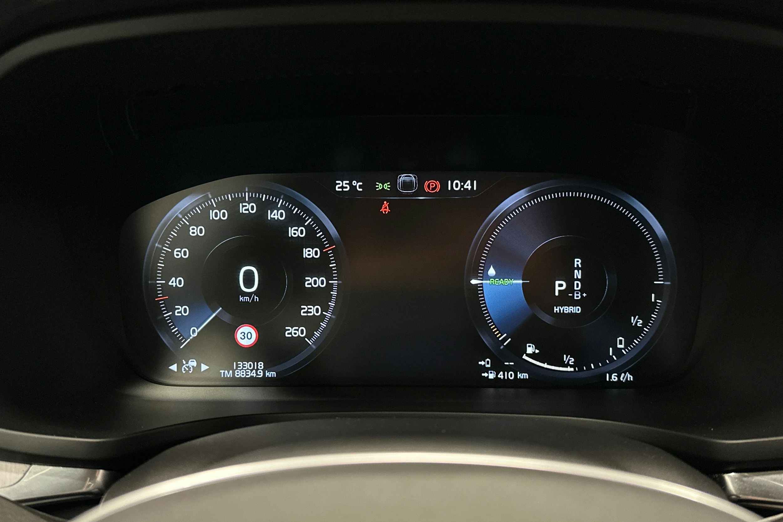 musta Volvo V60 2020 kuva 22.