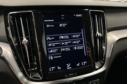 musta Volvo V60 2020 kuva 26.