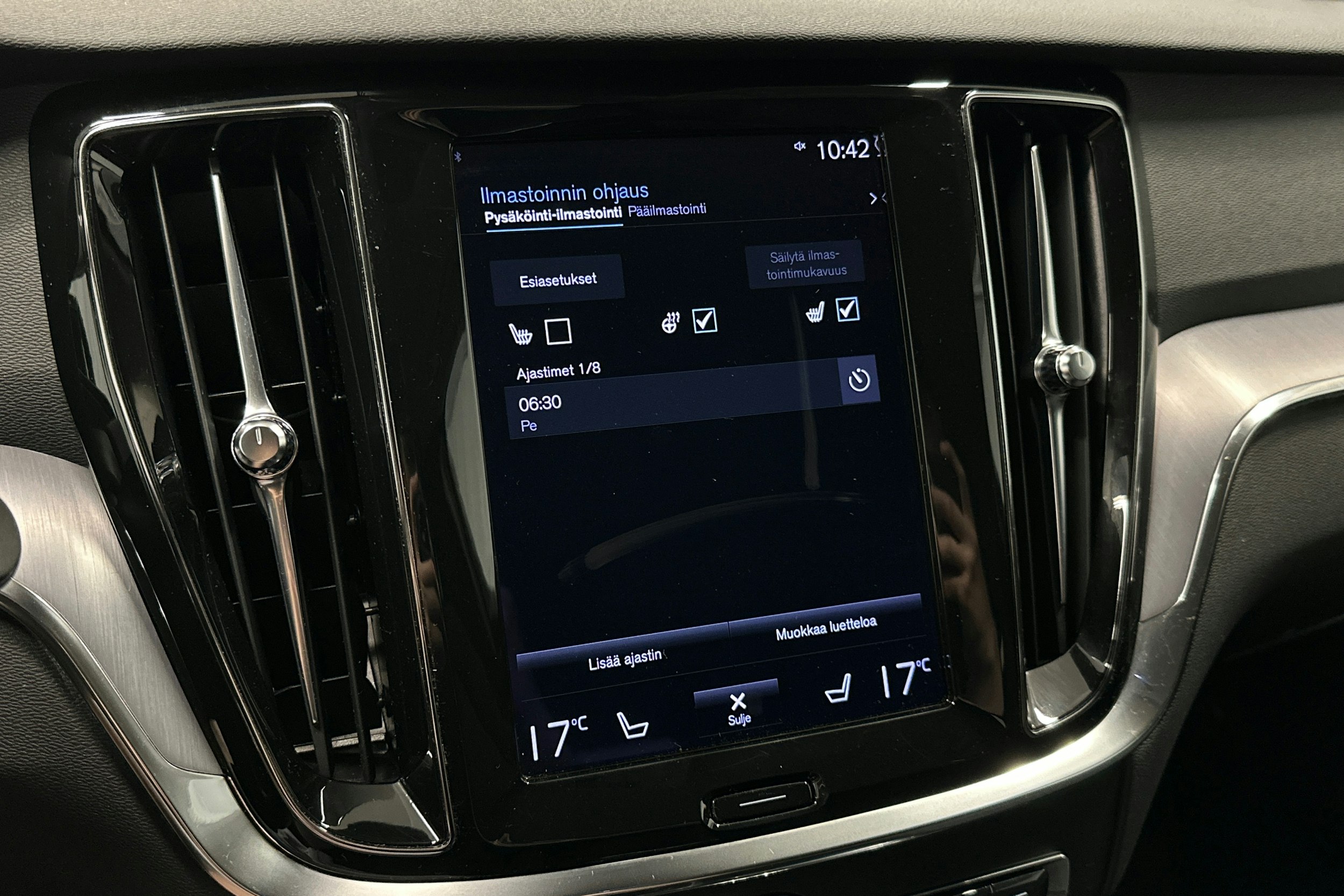 musta Volvo V60 2020 kuva 27.