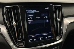 musta Volvo V60 2020 kuva 27.
