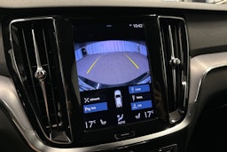 musta Volvo V60 2020 kuva 28.