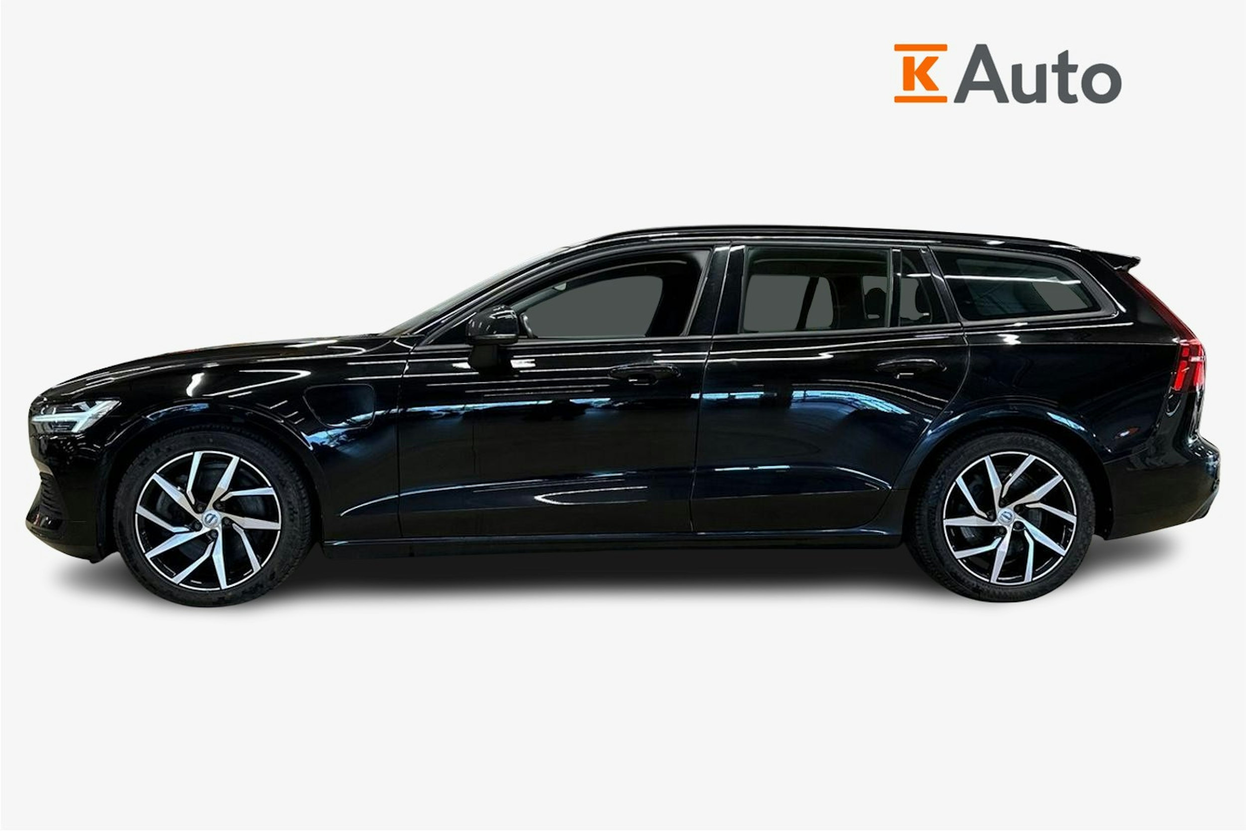 musta Volvo V60 2020 kuva 6.