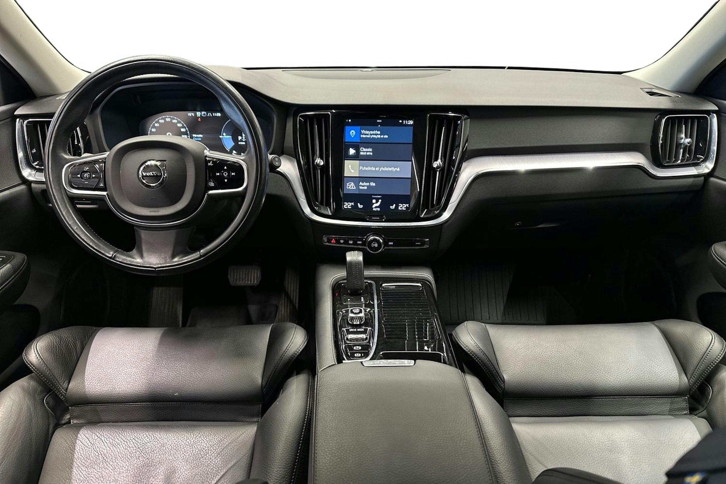 musta Volvo V60 2020 kuva 9.
