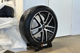 musta Volvo V60 2020 kuva 17.