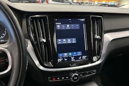 musta Volvo V60 2020 kuva 18.
