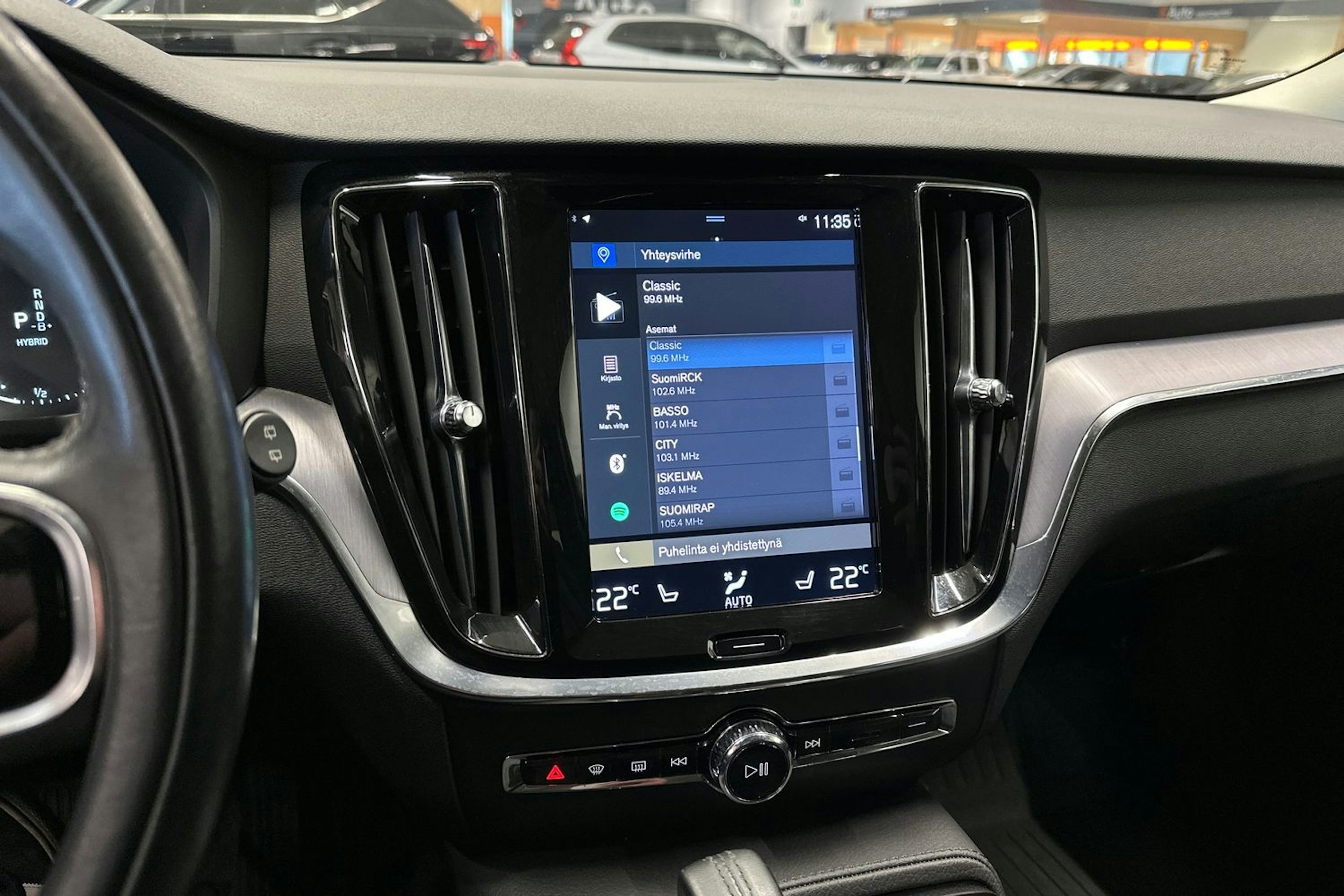 musta Volvo V60 2020 kuva 20.