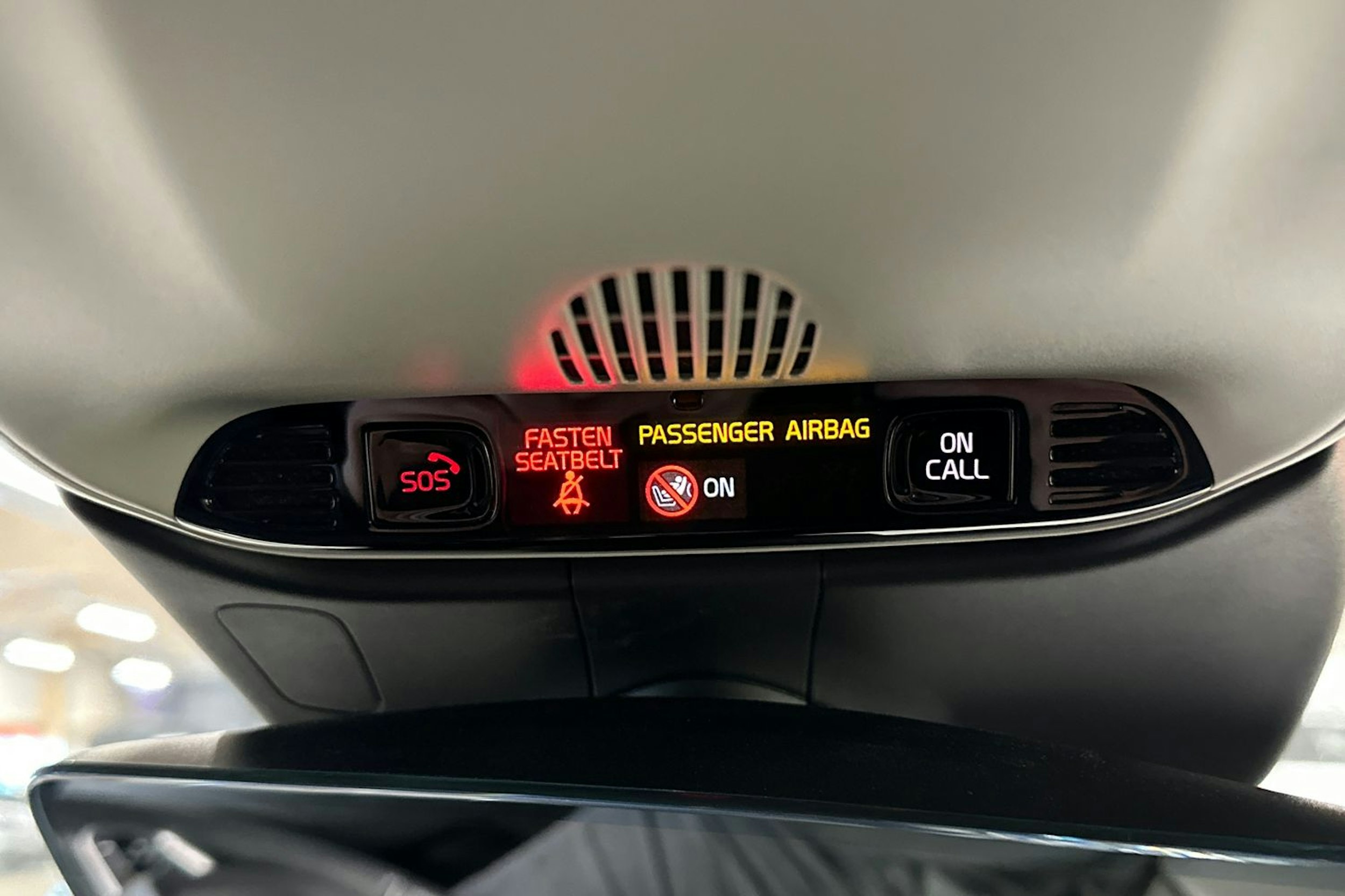 musta Volvo V60 2020 kuva 22.
