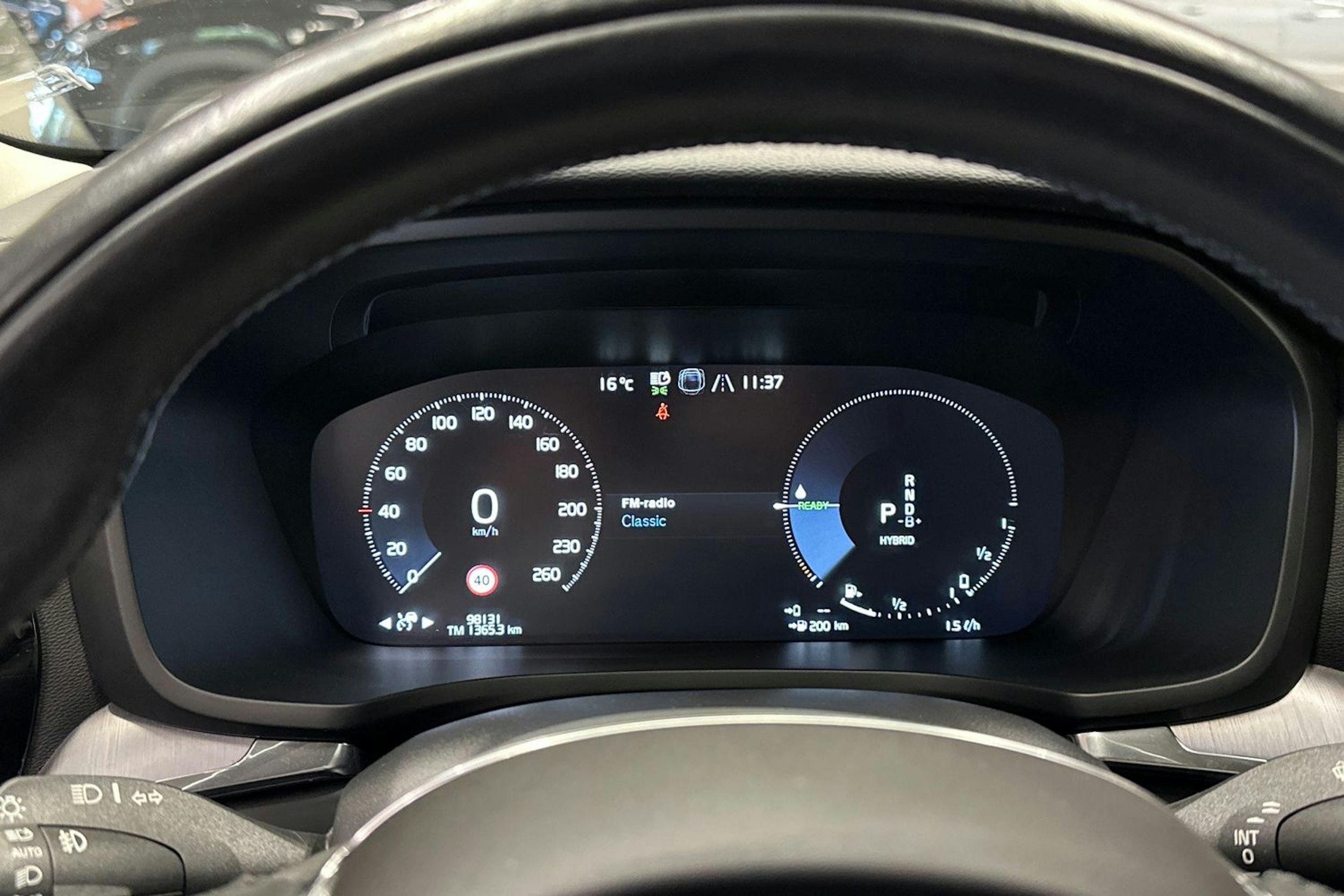 musta Volvo V60 2020 kuva 23.