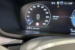 musta Volvo V60 2020 kuva 24.