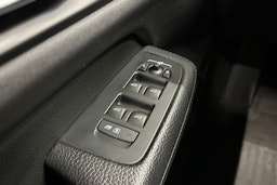 musta Volvo V60 2020 kuva 25.