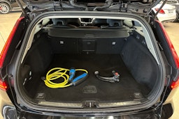 musta Volvo V60 2020 kuva 26.