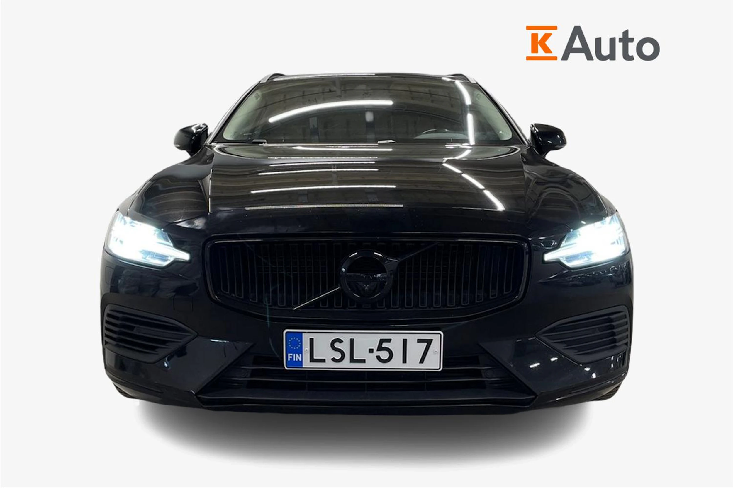 musta Volvo V60 2020 kuva 4.
