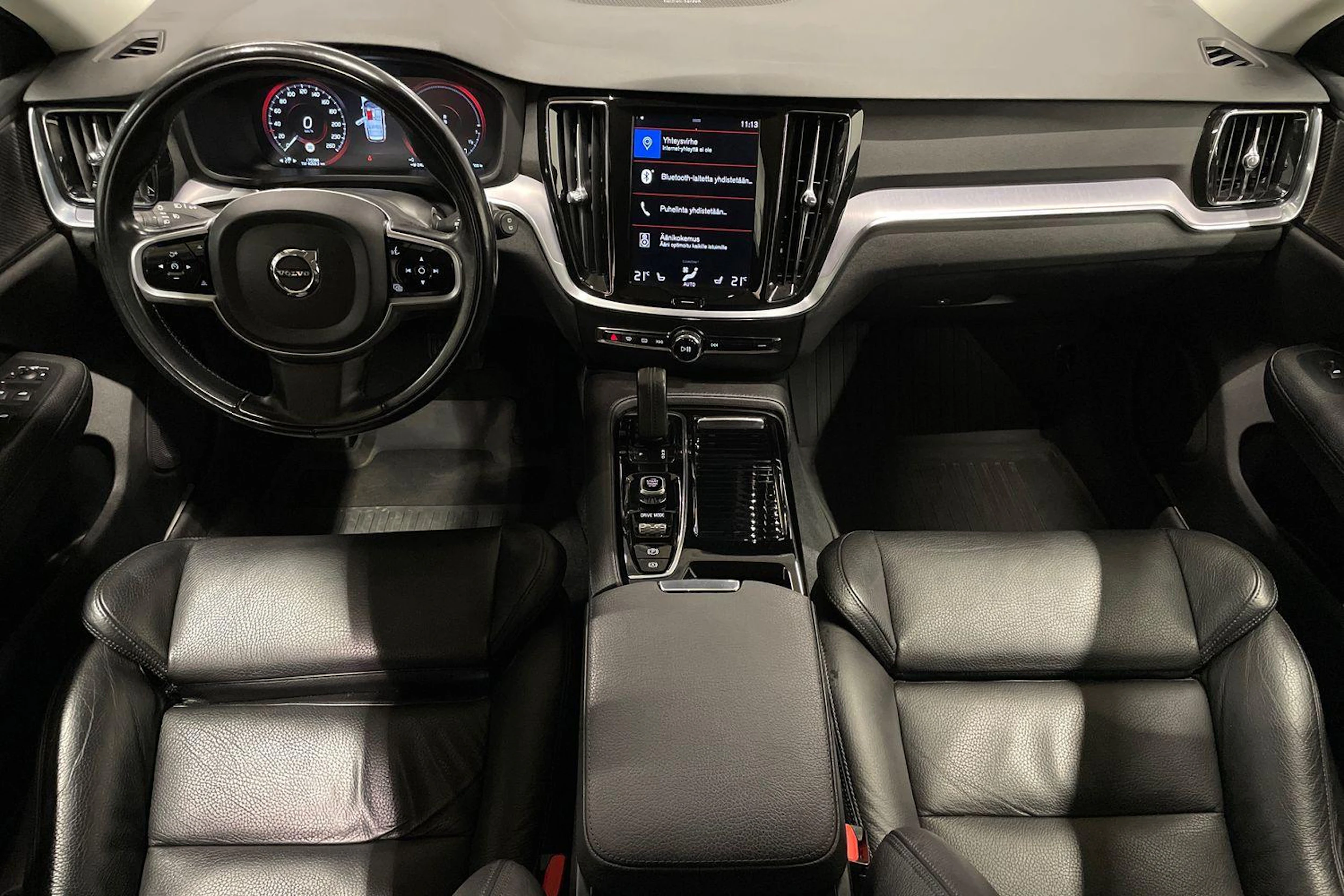 musta Volvo V60 2020 kuva 7.