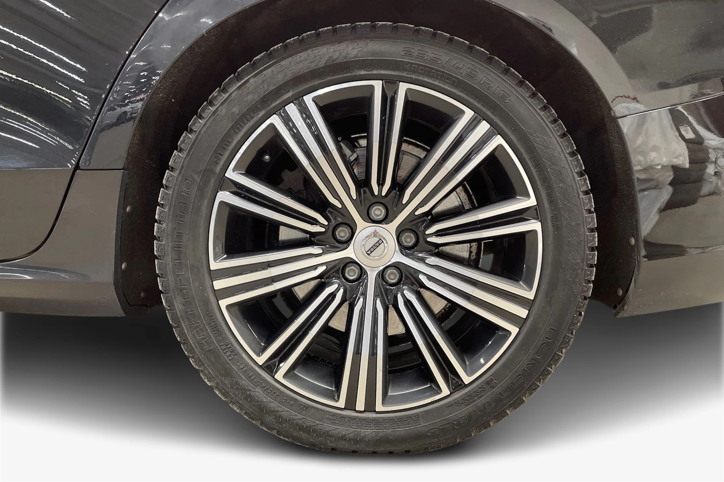 musta Volvo V60 2020 kuva 9.