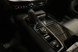 musta Volvo V60 2020 kuva 18.