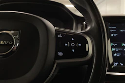 musta Volvo V60 2020 kuva 21.