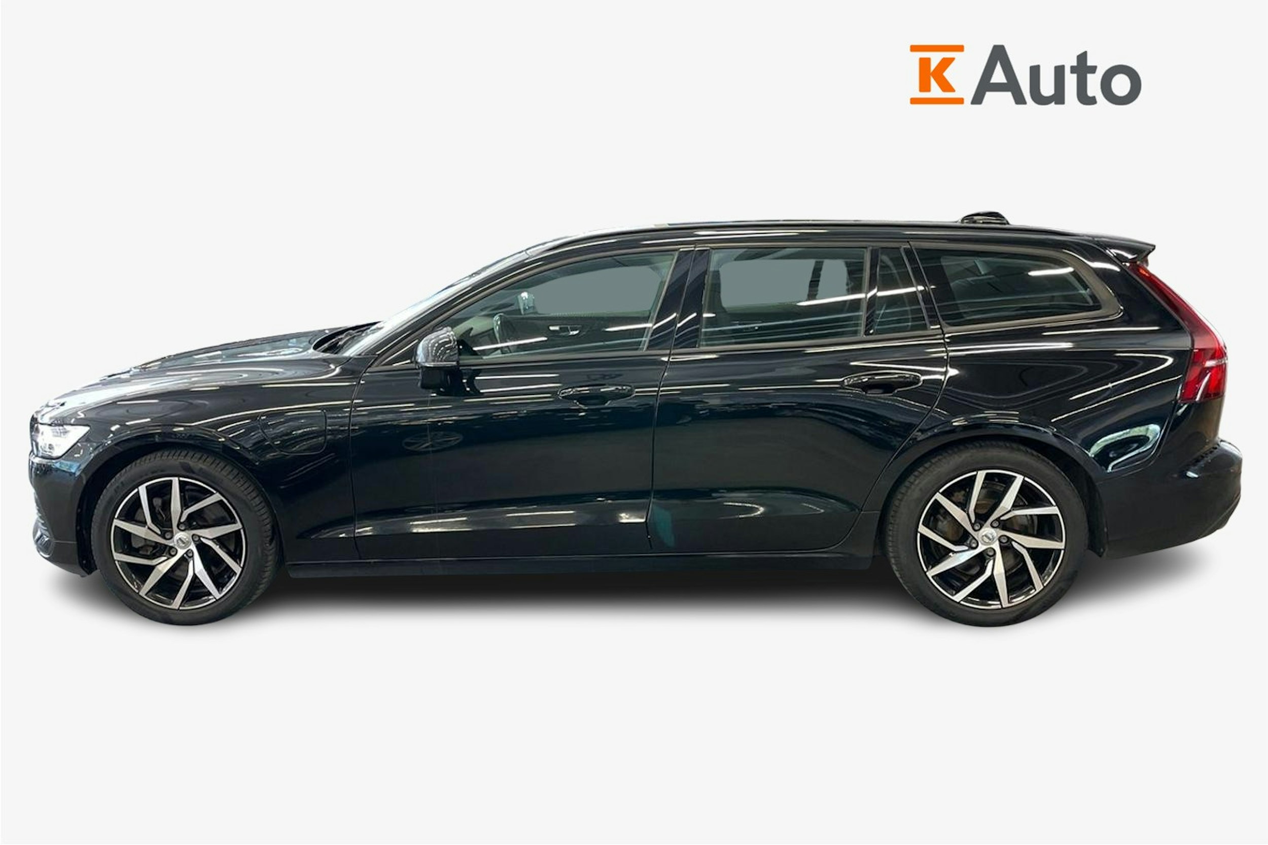 musta Volvo V60 2020 kuva 6.