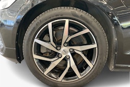 musta Volvo V60 2020 kuva 11.
