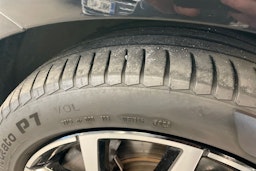 musta Volvo V60 2020 kuva 13.