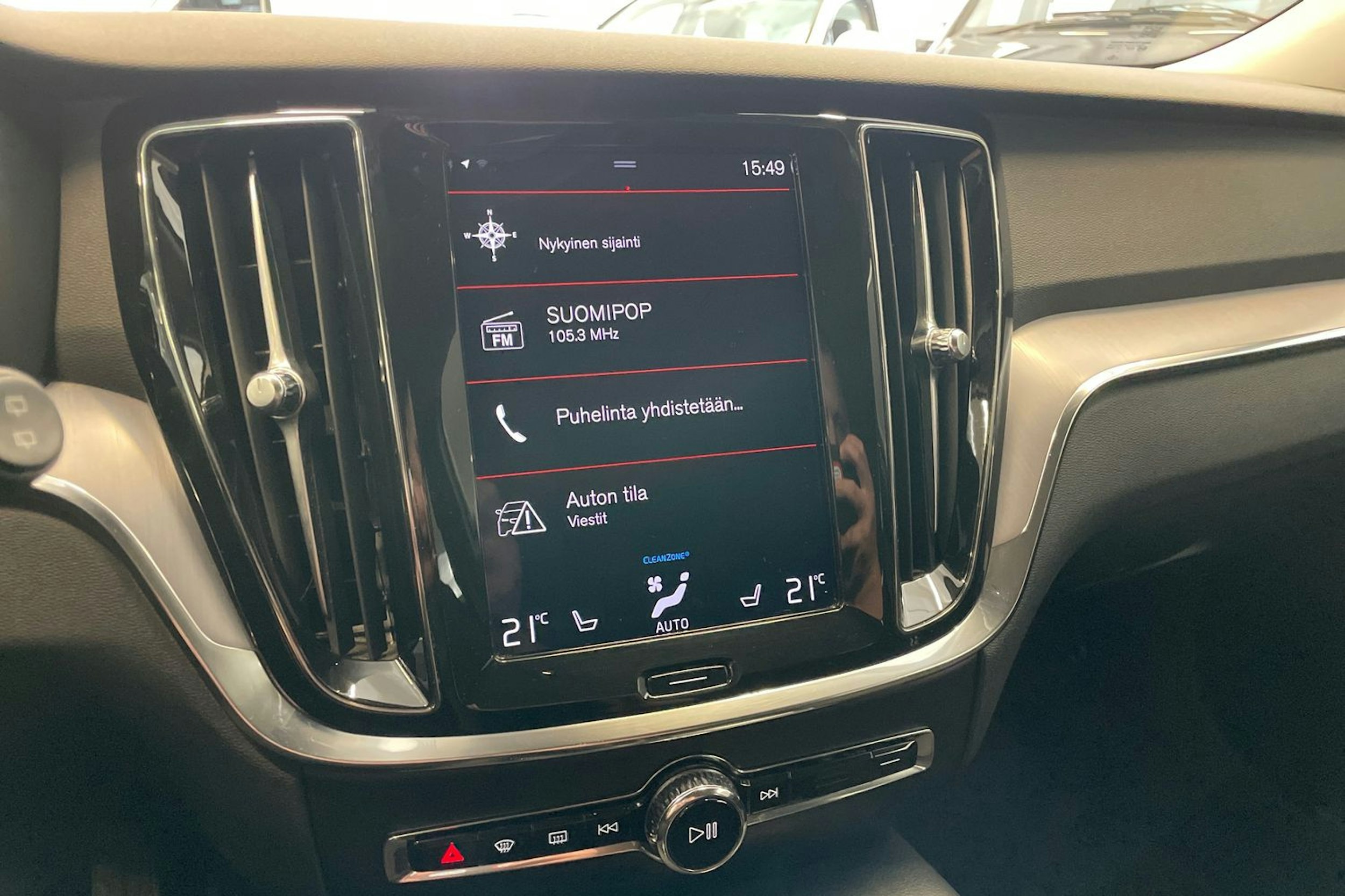 musta Volvo V60 2020 kuva 15.