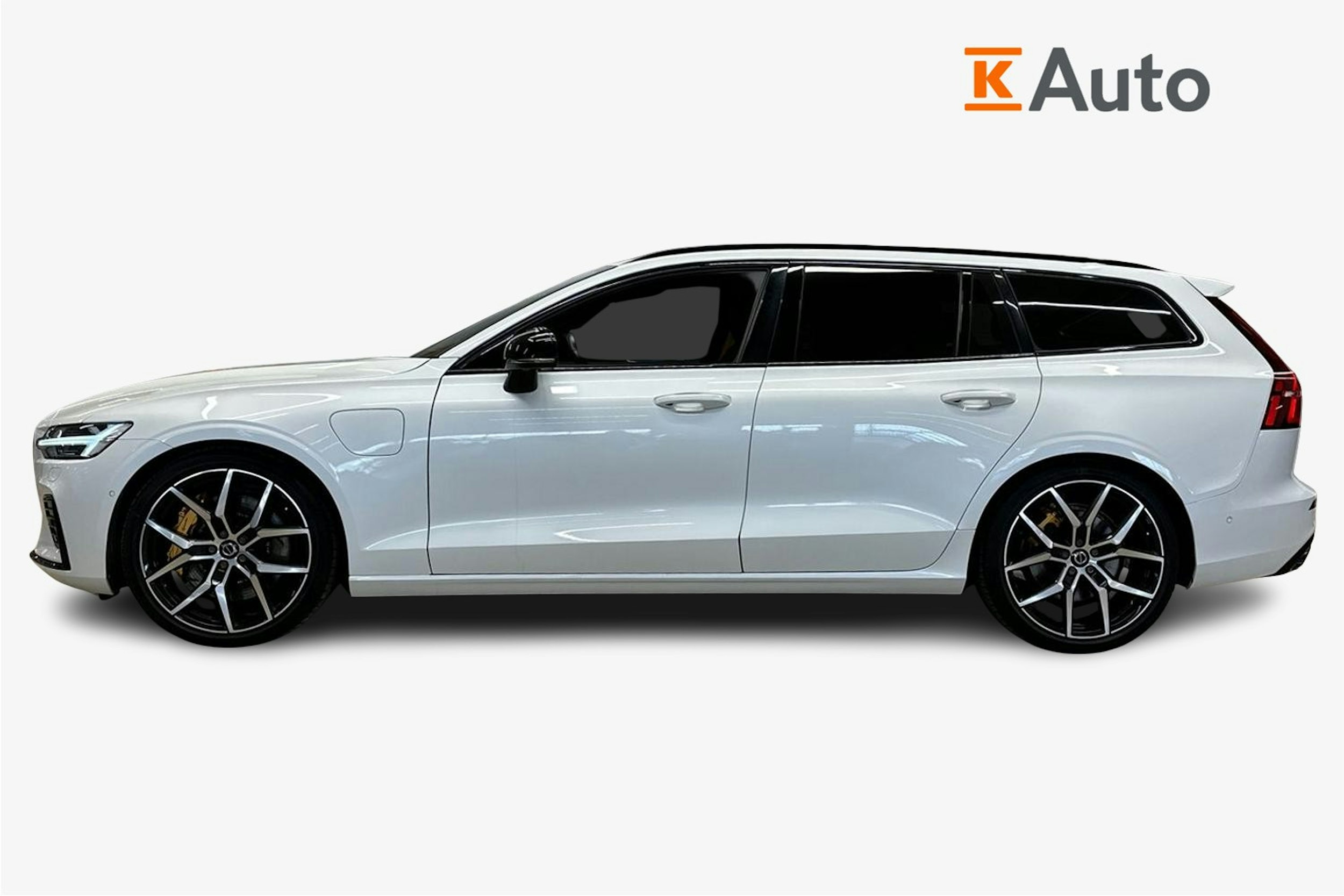 valkoinen Volvo V60 2020 kuva 6.