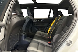 valkoinen Volvo V60 2020 kuva 10.