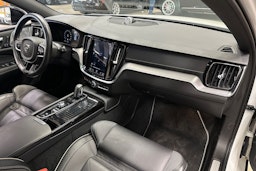 valkoinen Volvo V60 2020 kuva 12.