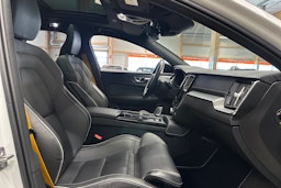 valkoinen Volvo V60 2020 kuva 13.