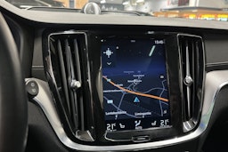 valkoinen Volvo V60 2020 kuva 24.