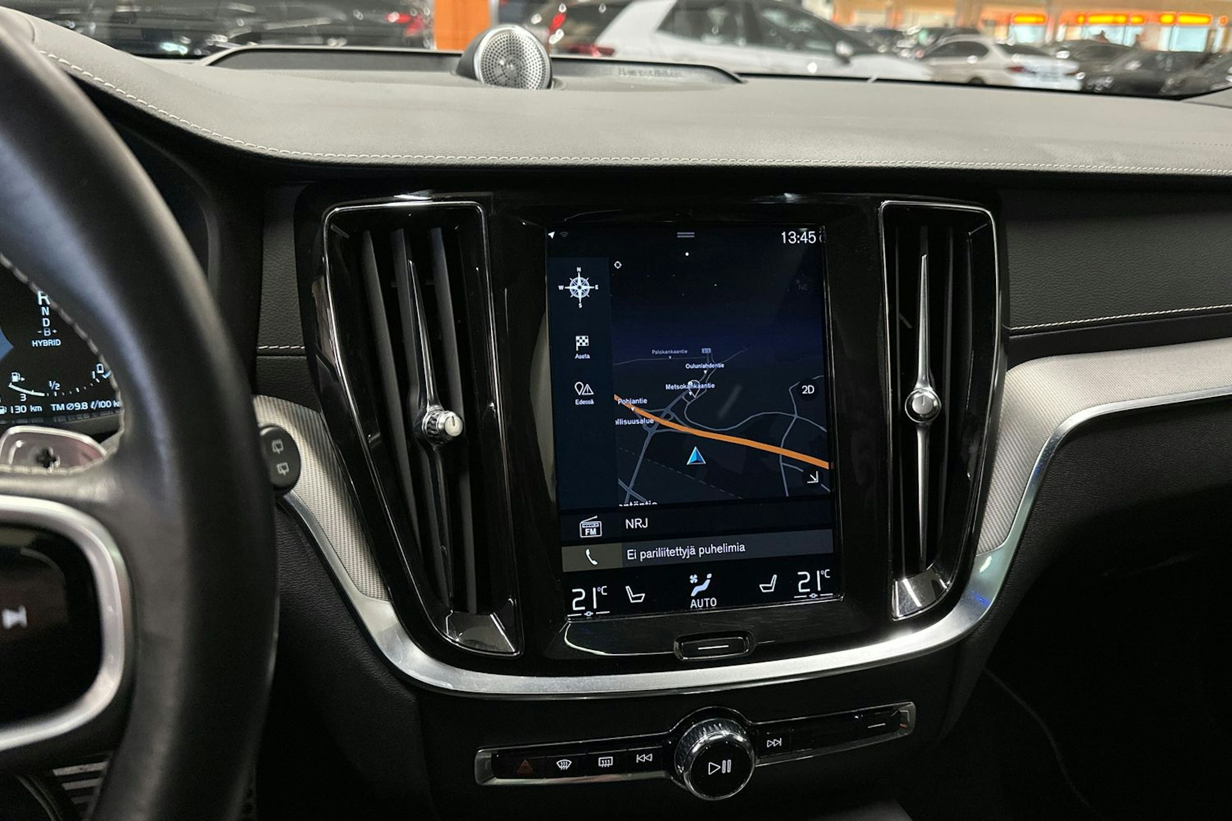valkoinen Volvo V60 2020 kuva 25.