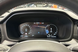 valkoinen Volvo V60 2020 kuva 29.