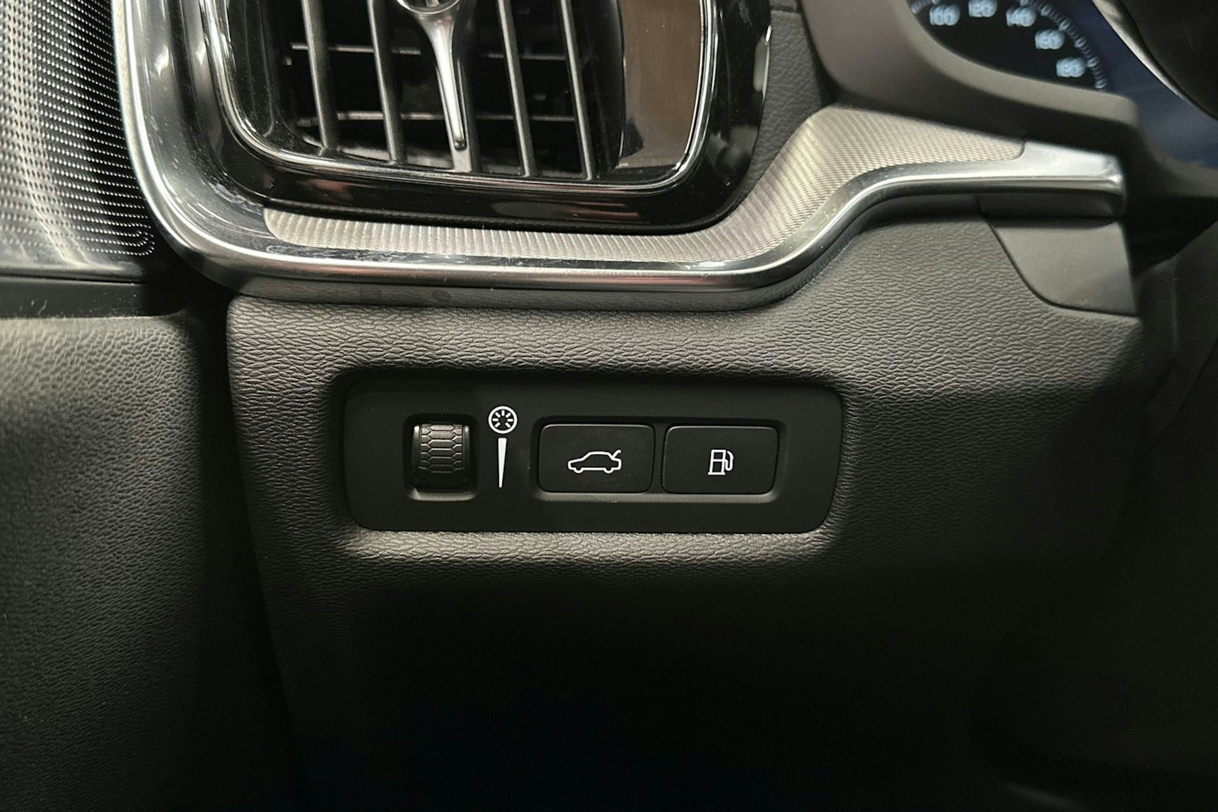 valkoinen Volvo V60 2020 kuva 31.