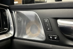 valkoinen Volvo V60 2020 kuva 33.