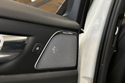valkoinen Volvo V60 2020 kuva 34.