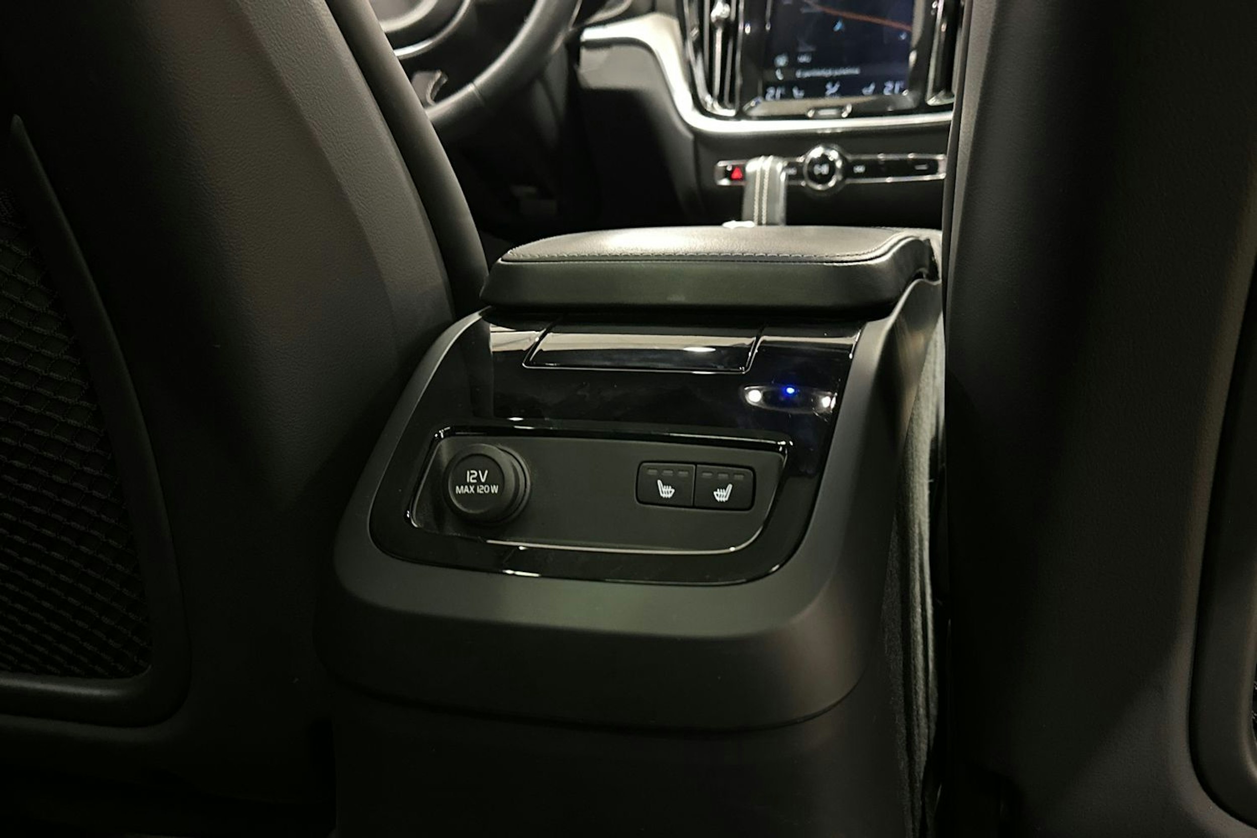 valkoinen Volvo V60 2020 kuva 35.