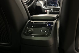 valkoinen Volvo V60 2020 kuva 35.