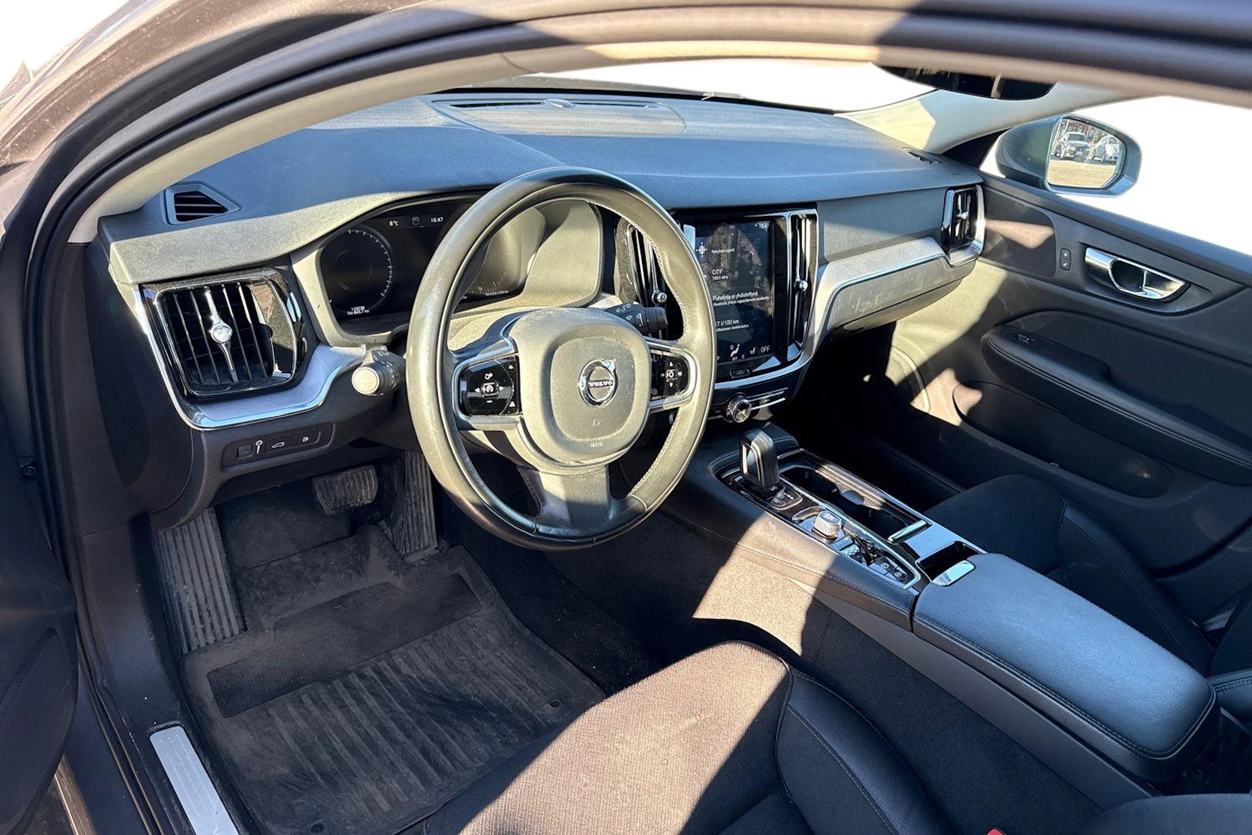 harmaa Volvo V60 2020 kuva 3.