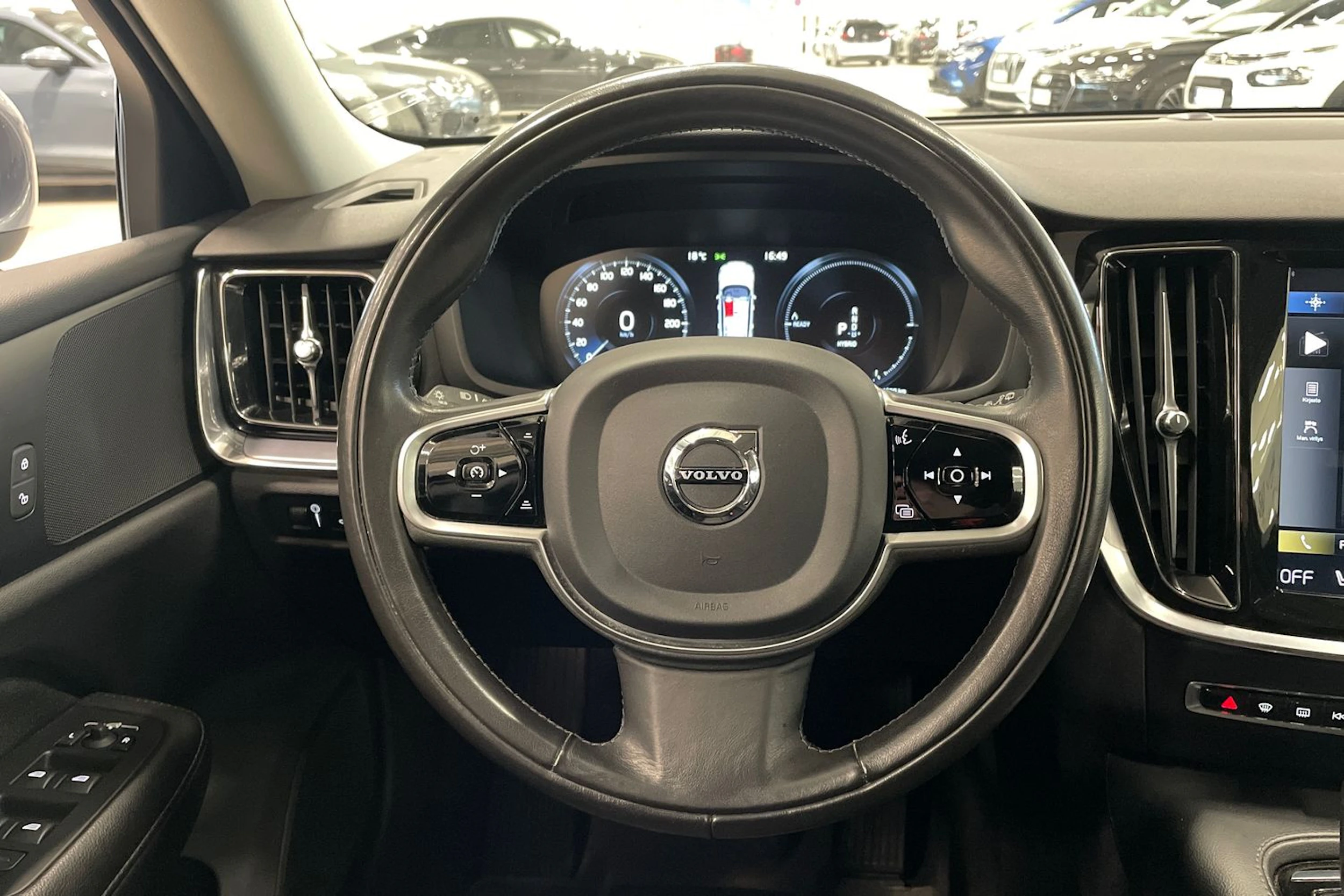 harmaa Volvo V60 2020 kuva 13.