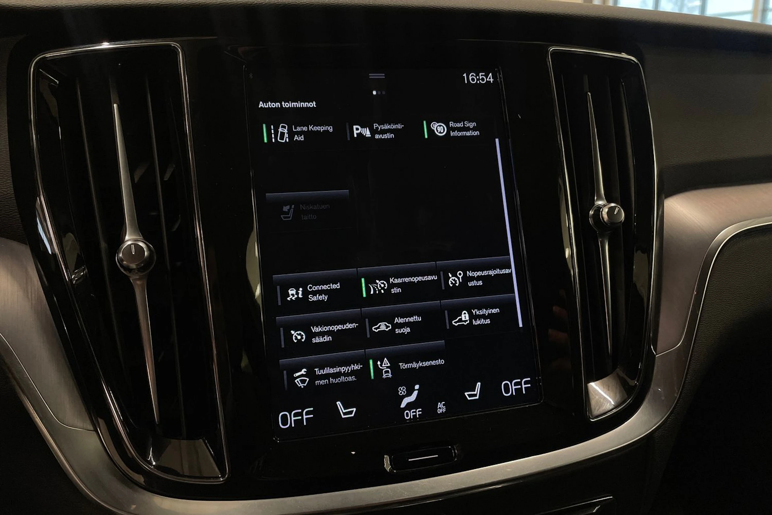 harmaa Volvo V60 2020 kuva 18.
