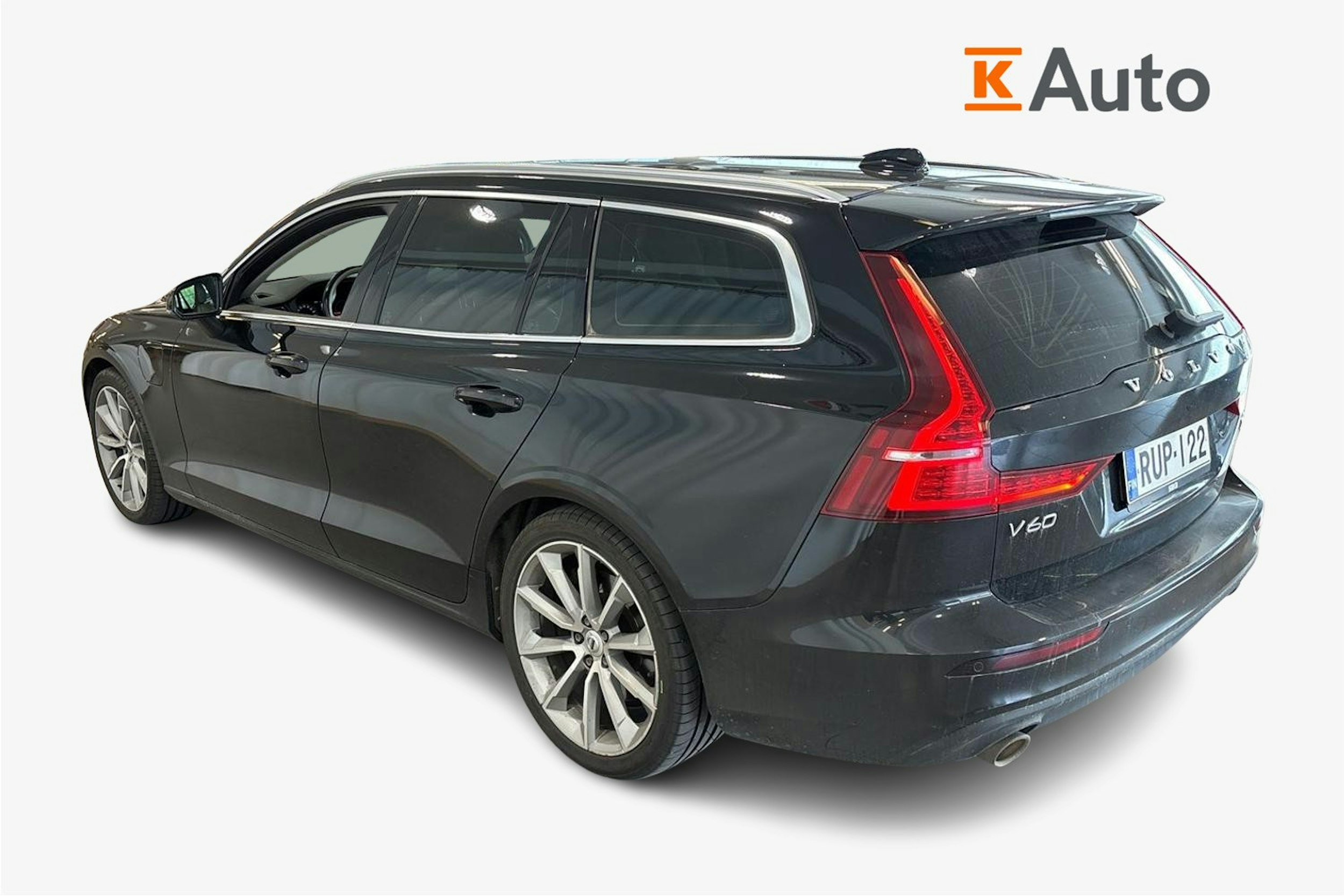 musta Volvo V60 2020 kuva 2.