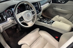musta Volvo V60 2020 kuva 3.