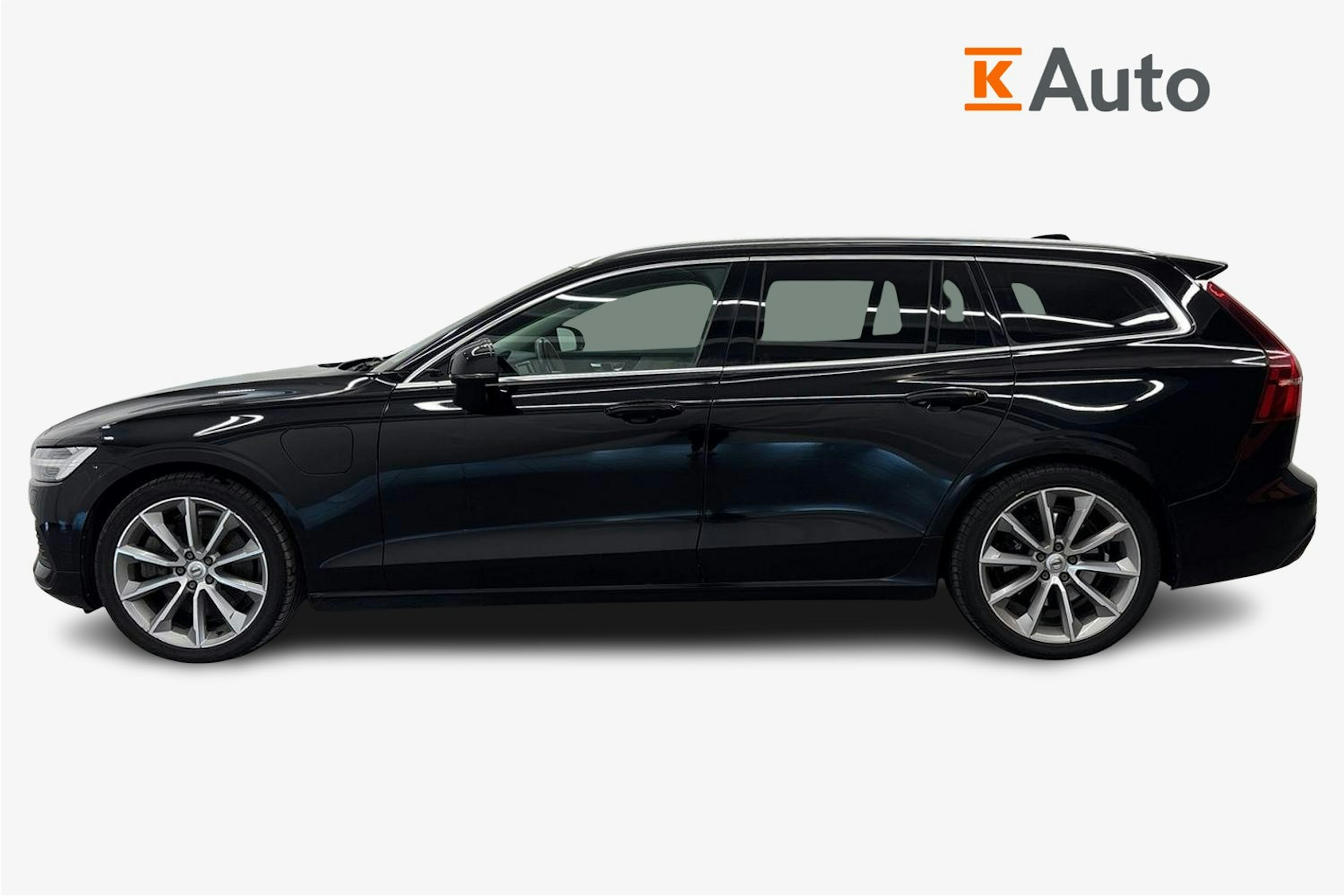 Musta Volvo V60 2020 kuva 6.